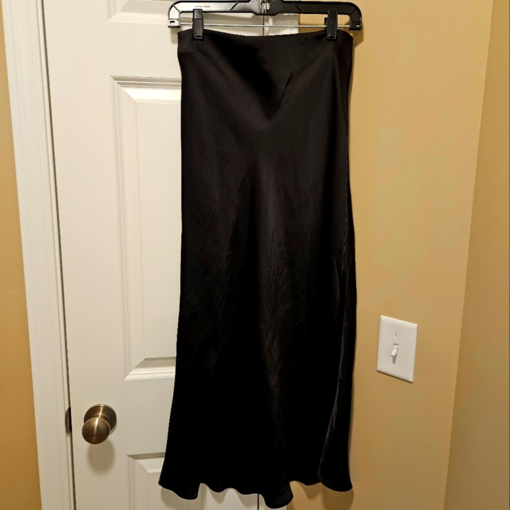 Evereve Satin Midi Skirt
